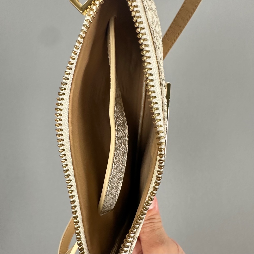 Michael Kors MK Signature Logo Belt Bag White Tan Gold Hardware Size M 554562 - Picture 4 of 10